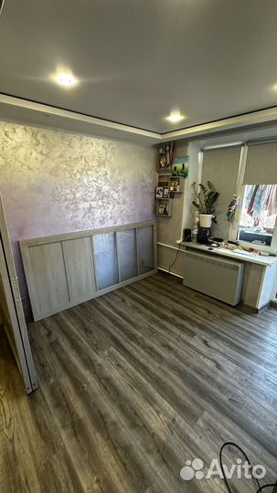 Межкомнатная перегородка из стекла и дерева