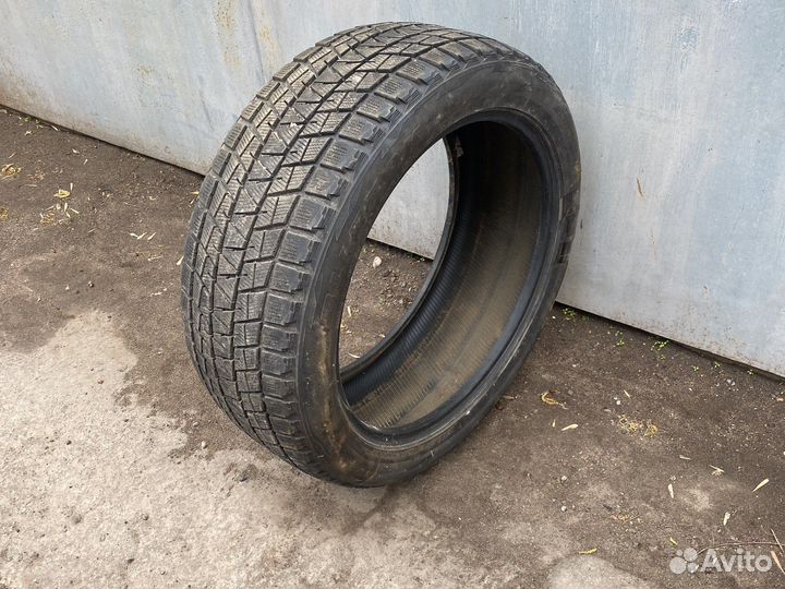 Bridgestone Blizzak DM-V1 285/45 R22 110