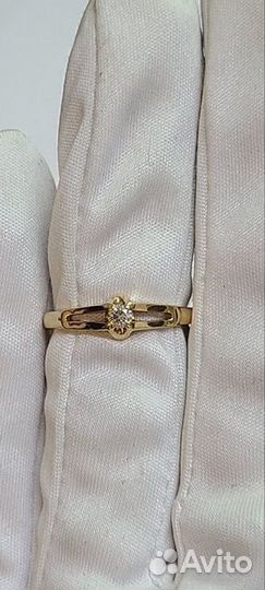 Золотое кольцо с бриллиантом 16,5р