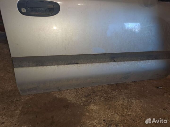 Дверь передняя правая Mitsubishi Carisma