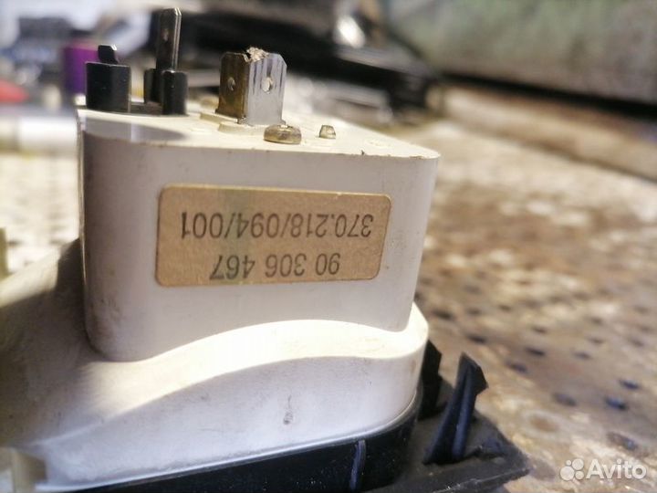 Часы салона Opel Vectra C