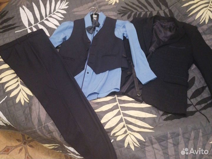 Костюм тройка на мальчика 34 размер 140-146
