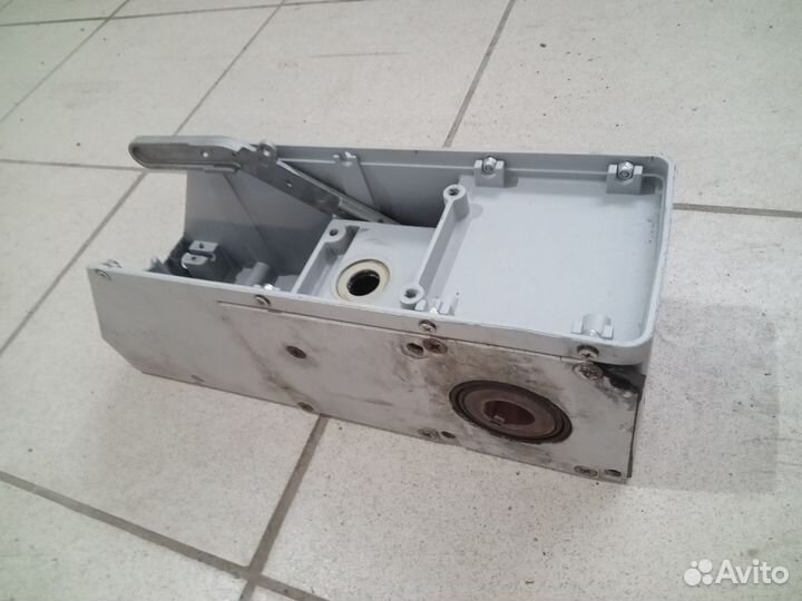 Редуктор автоматических ворот Nice 345х125х110мм