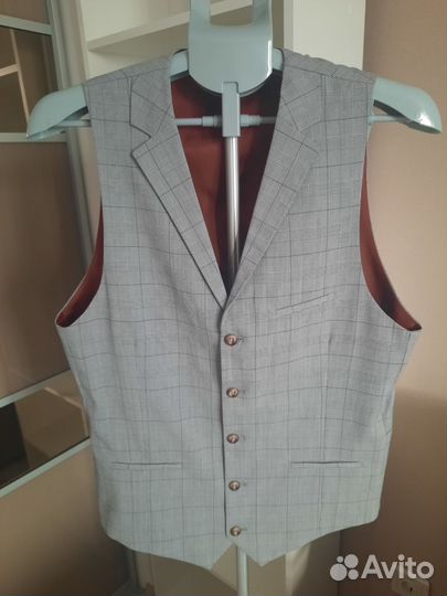 Мужской костюм тройка 48