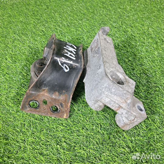 Подушка двигателя правая Ниссан Ноут Е11 HR16