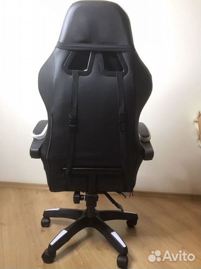 Игровое компьютерное кресло