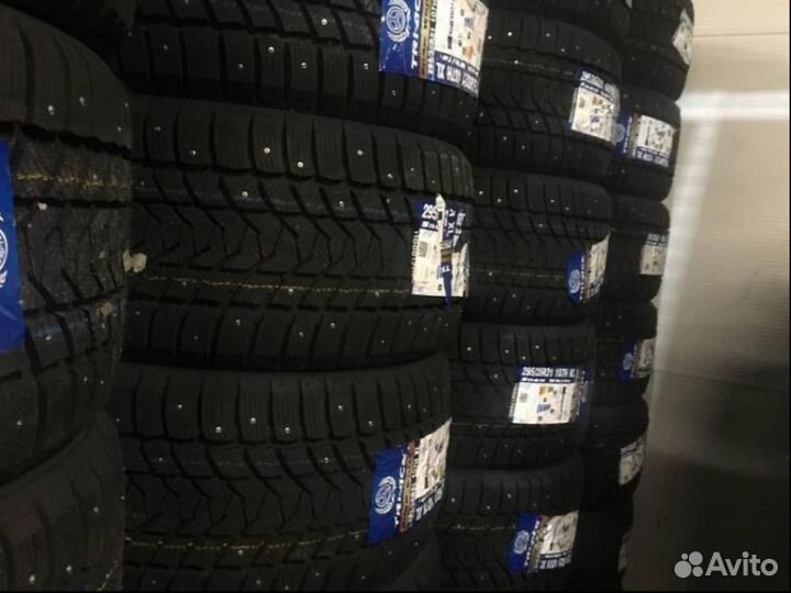 Tri Ace Snow White II 285/35 R22 106H