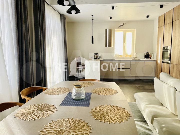 Коттедж 264,7 м² на участке 4 сот.