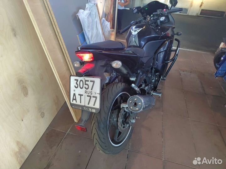 Продаю Kawasaki Ninja 250r