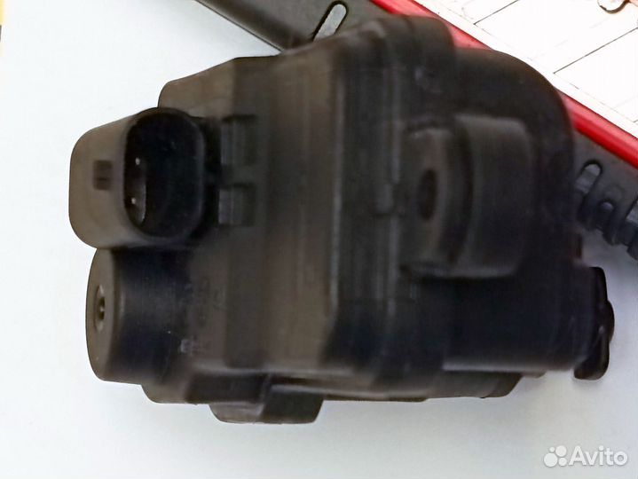 Замок лючка бензобака 510810773 Гольф Рапид