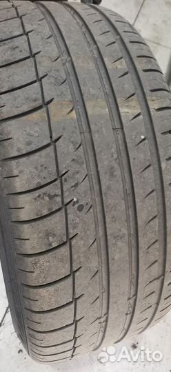 Triangle Sports TH201 255/40 R19