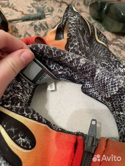 Спусковой костюм горнолыжный