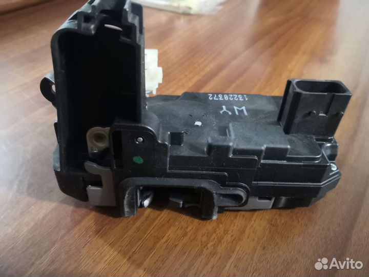 Замок двери opel astra h задний правый