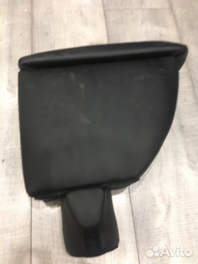 Подлокотник на ладу XRey