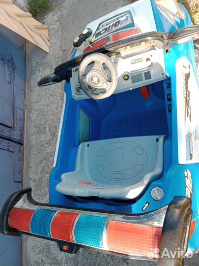 Машинка электромобиль