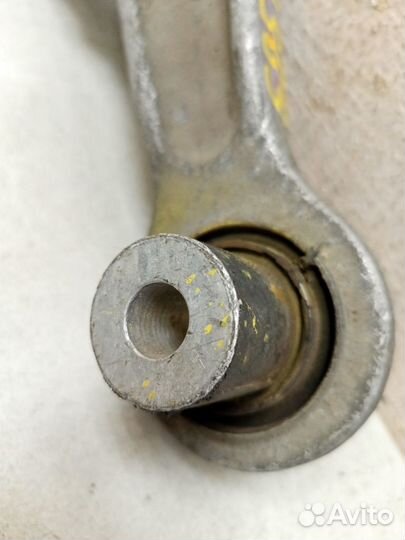 Рычаг задний поперечный левый