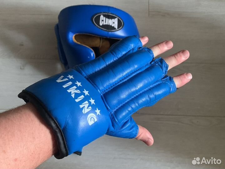 Шлем и перчатки