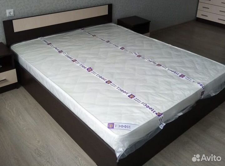 Кровать с матрасом 2-спальная