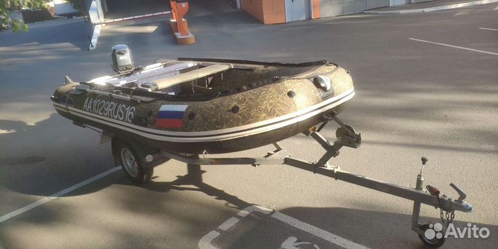 Лодка на прицепе