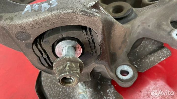 Ступица с кулаком в сборе задняя правая Audi A4 B8