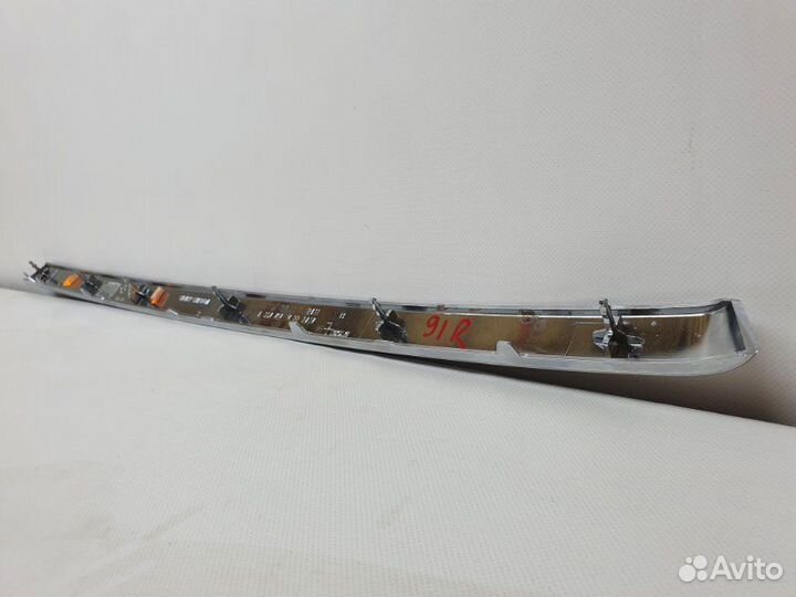 Накладка декоративная правая Mercedes-Benz E C207