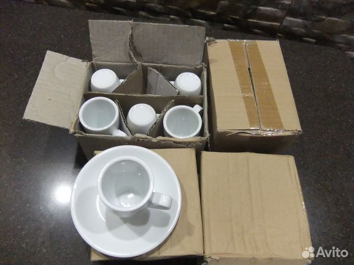 Набор чашек с блюдцами