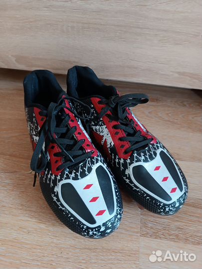 Бутсы футбольные