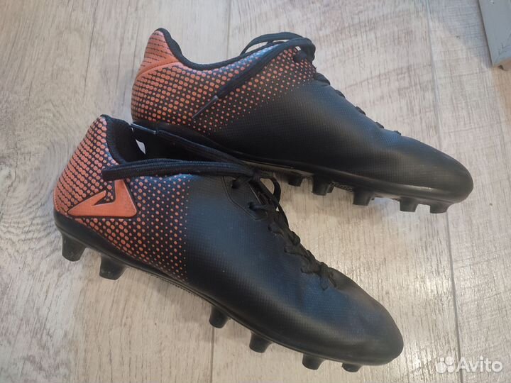 Футбольные бутсы