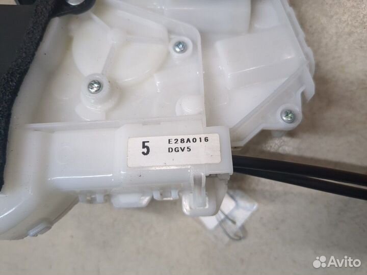 Замок двери левый передний Mazda CX-30