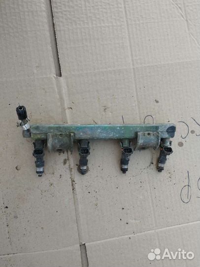 Топливная рампа с форсунками Nissan Note 1 1.4 Мт
