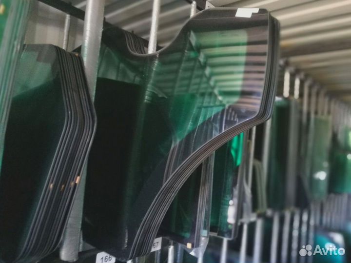 Стекло лобовое нижнее правое Terex