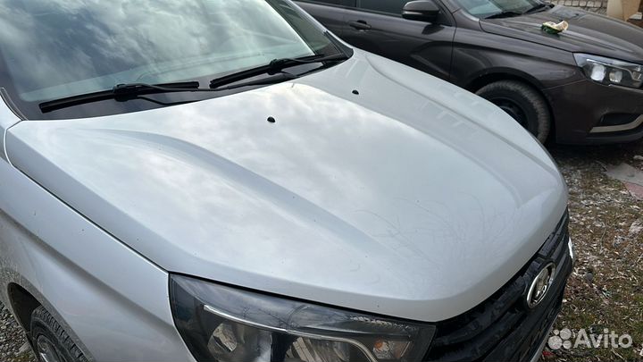 Капот на LADA Веста