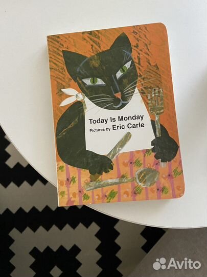 Детская книга Eric Karl Today is monday