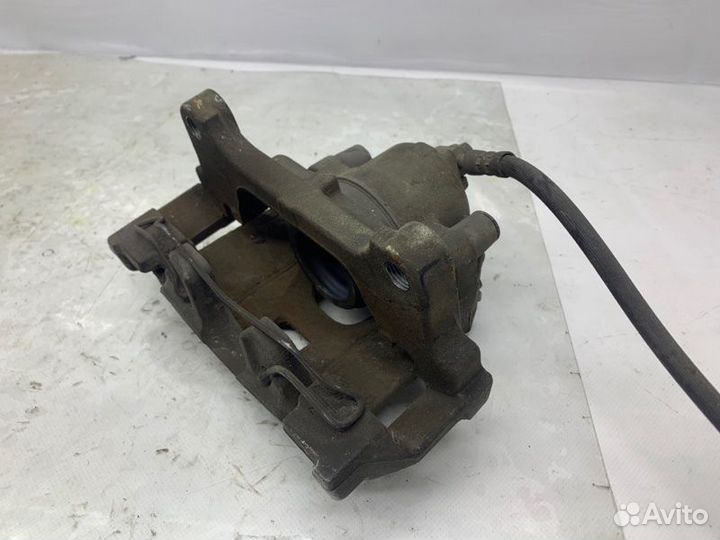 Суппорт передний правый Volkswagen Tiguan 2.0 2008