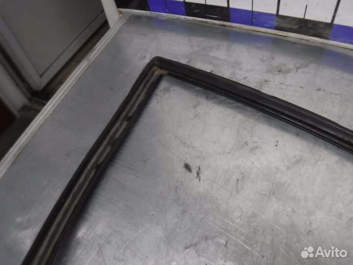 Уплотнитель стекла двери передний левый Лада