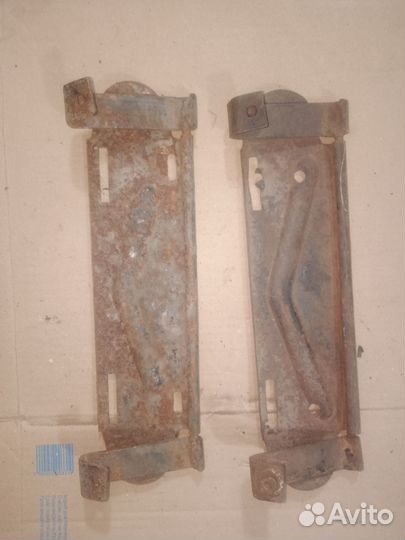 Кронштейн переднего номера газ 21 второй серии