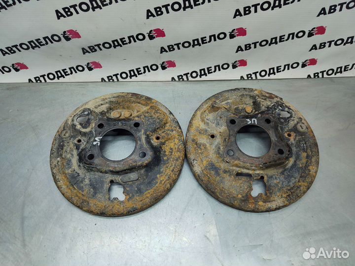 Щиток тормозного механизма Toyota Sprinter