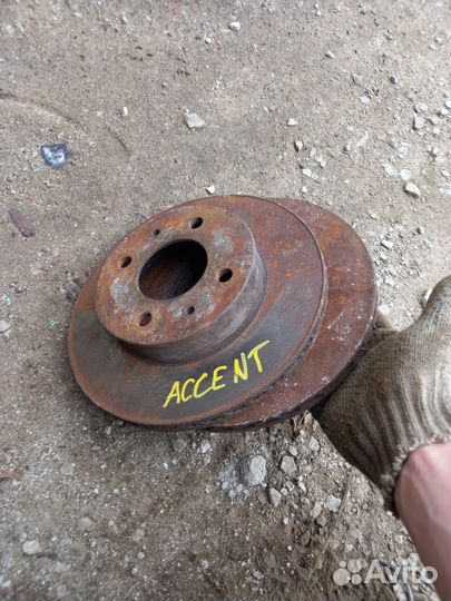 Диск тормозной передний Hyundai Accent 2007г