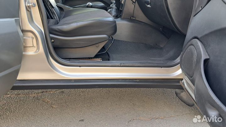 Chevrolet Niva 1.7 МТ, 2011, битый, 200 000 км