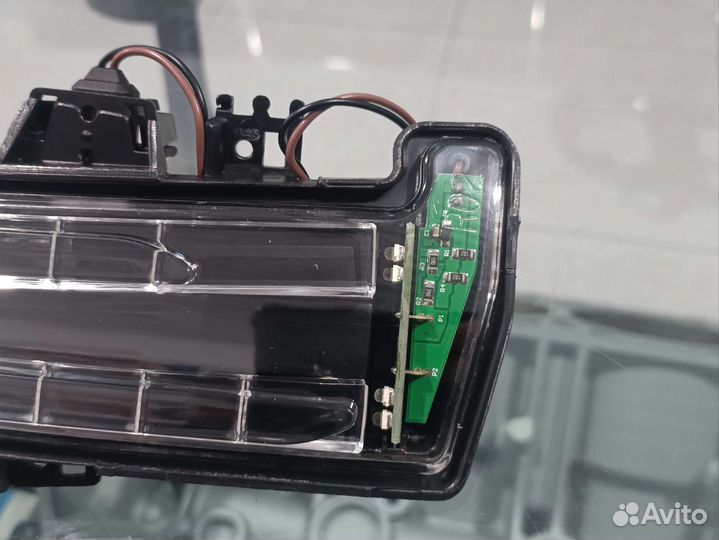 Поворотник Mercedes-Benz w204 w212 w218 w221 w207