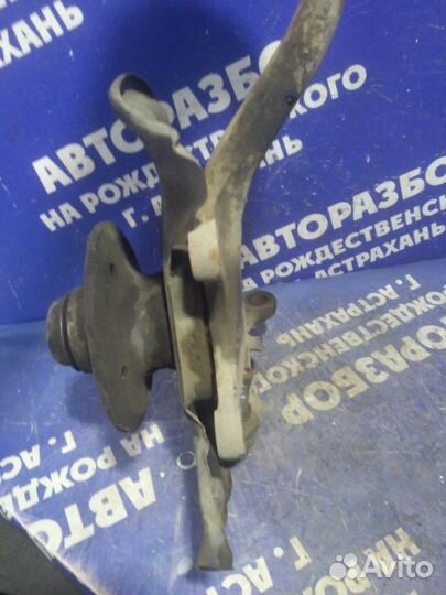 Передний правый поворотный кулак Mercedes-Benz