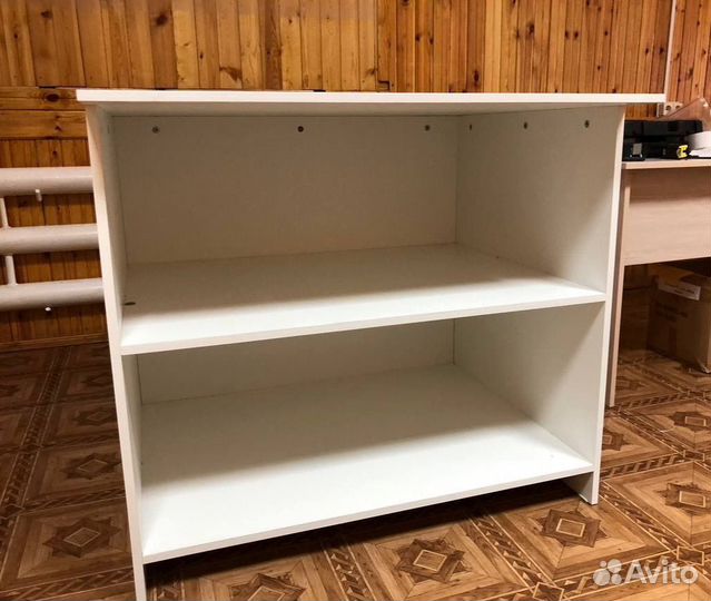 Стол с полками для хранения