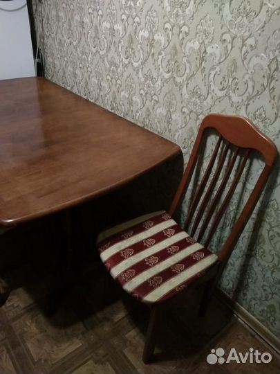 Стол из дерева