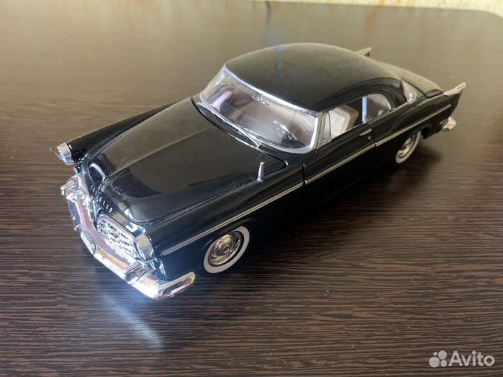 Модель автомобиля Chrysler C300 1/24