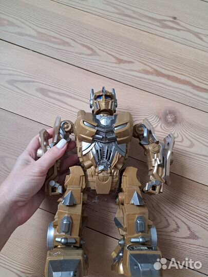 Игрушка робот