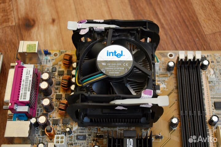 Процессор - P-4 3000E, cash 1 mb, FSB800 MHz, Sock