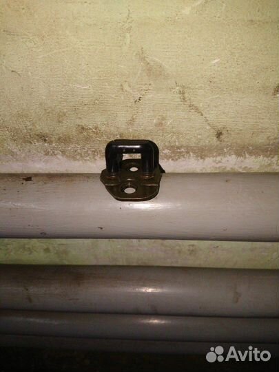 Петля двери 805705P00B