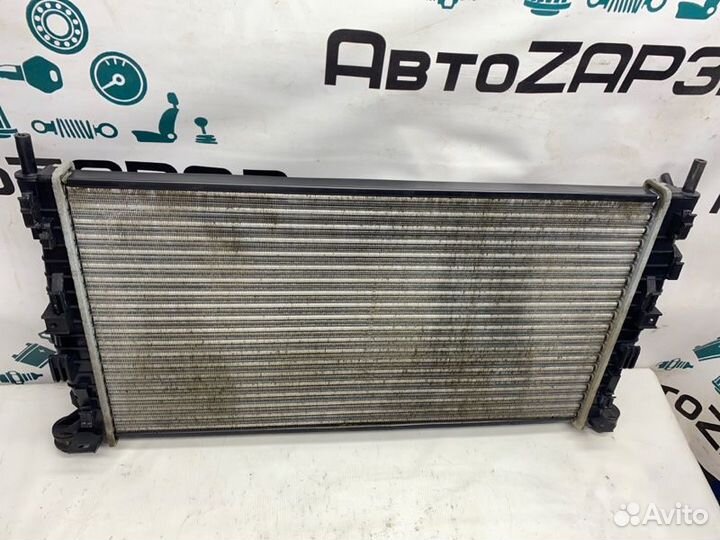 Радиатор охлаждения Ford Focus 2 hwda 2006