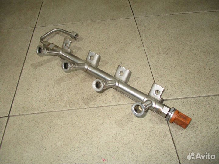 Рейка топливная (рампа) Skoda Yeti (5L)