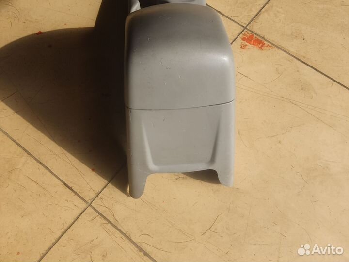 Подлокотник Mitsubishi L 200